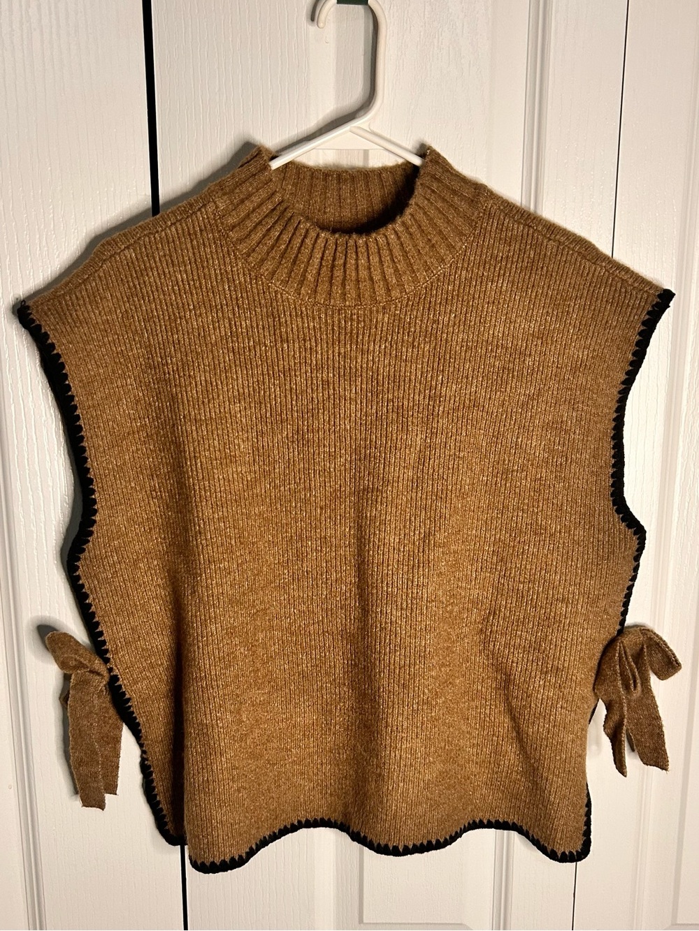 Blu Pepper Women’s Size Large Brown Tie-Side Black Trim Knit Sleeveless Sweater